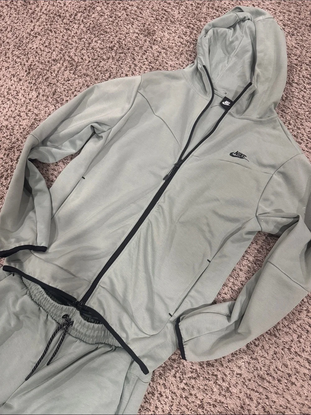 Men’s Sage Nike tech